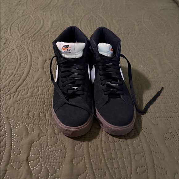 Nike Black and White High-Top Sneakers - Picture 4 of 6